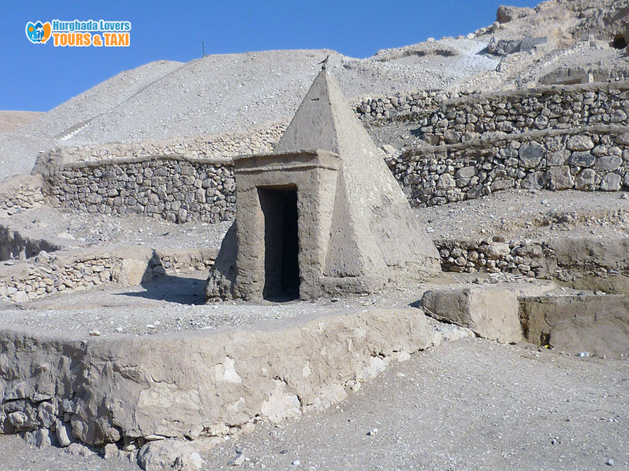 دير المدينة تاريخ بناء مدينة العمال الحرفيين في عهد الفراعنة في جبانة طيبة الجنائزية الأقصر مصر